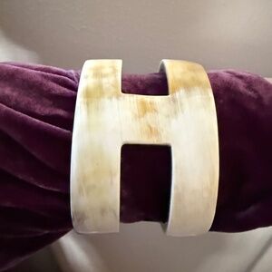 Gorgeous Horn bracelet H shape excellent condition